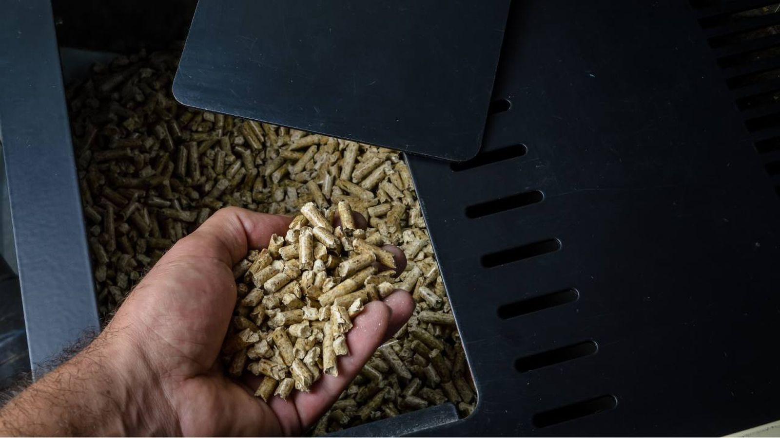 Una estufa con pellets