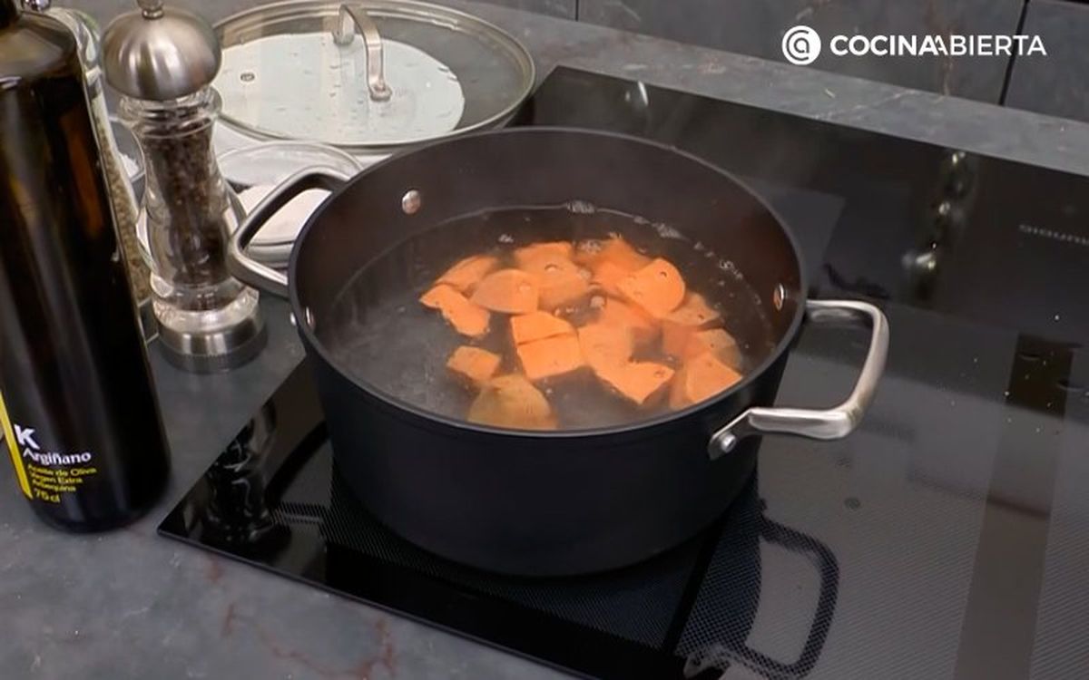 Cuece los boniatos durante 15 minutos