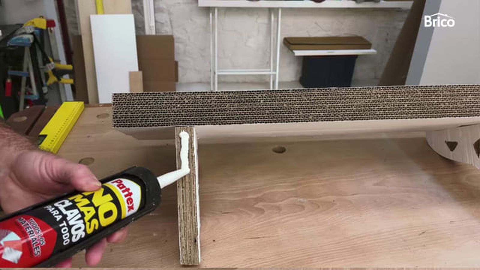 Brico 26 muebles de carton paso15