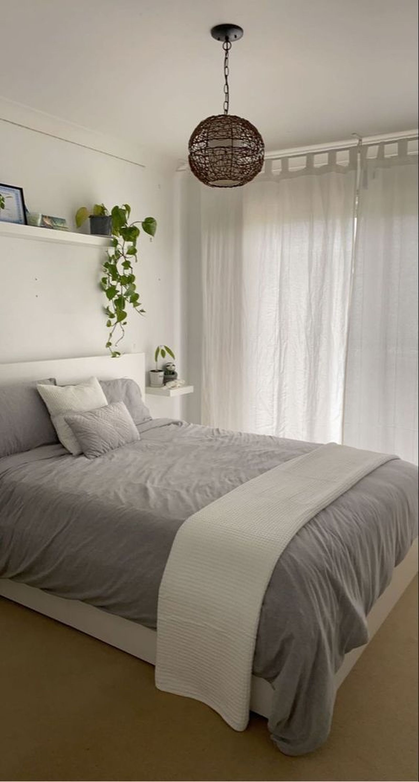 dormitorio pequeno encanto color topo 2