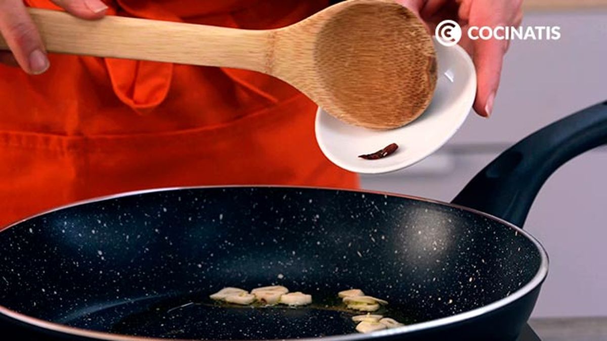 Receta de garbanzos salteados con calabacín y champiñones   paso 2