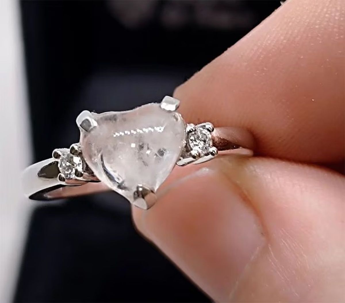 Anillo de Cristina Pedroche realizado con leche materna por Belén Mozas