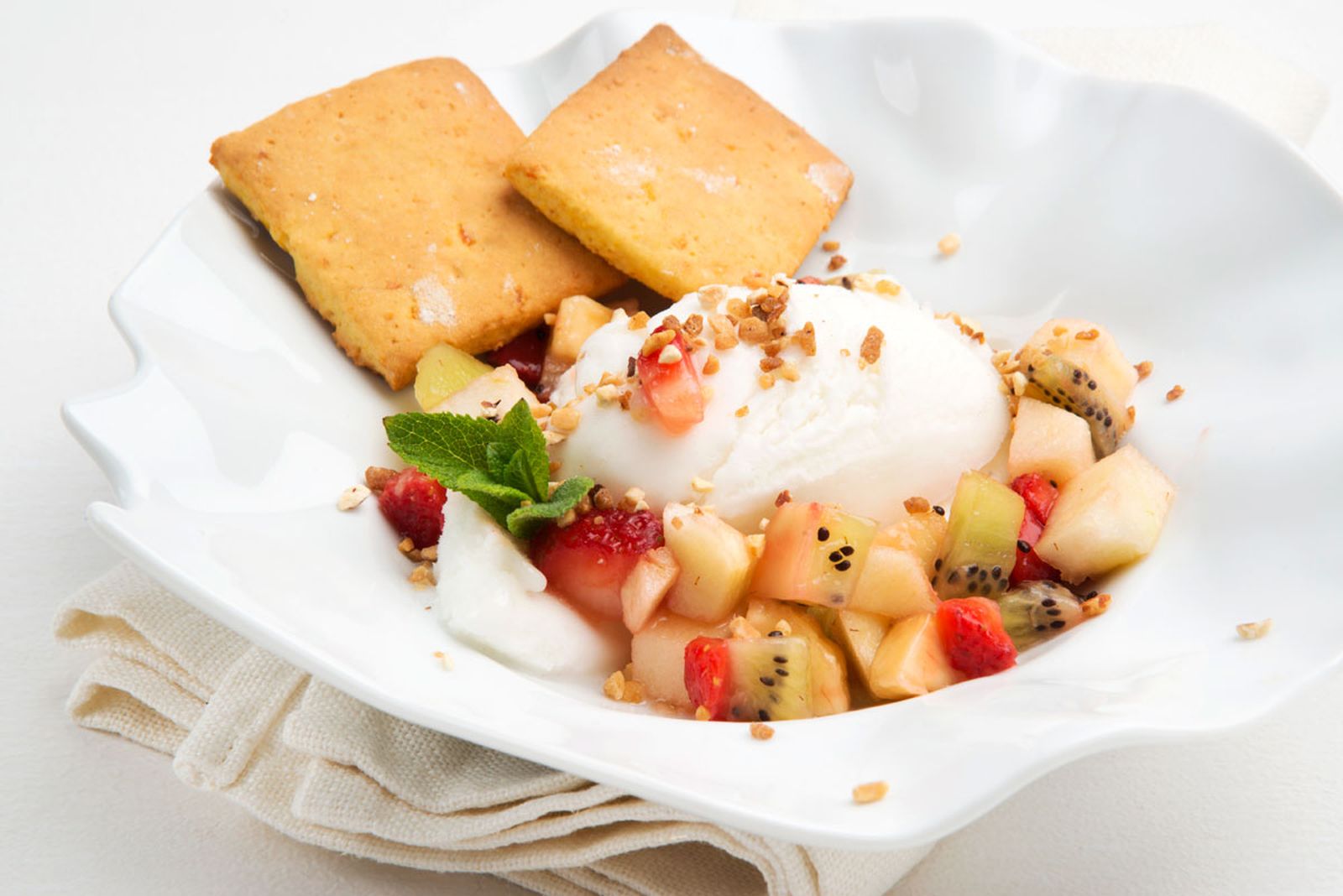 5560 2 Galletas de mandarina con helado y macedonia (945) xl