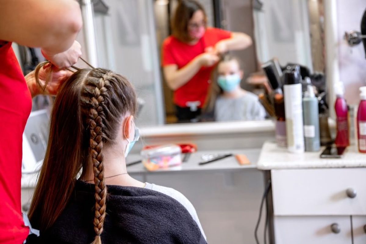 Las dos trenzas tiene que estar simétricas