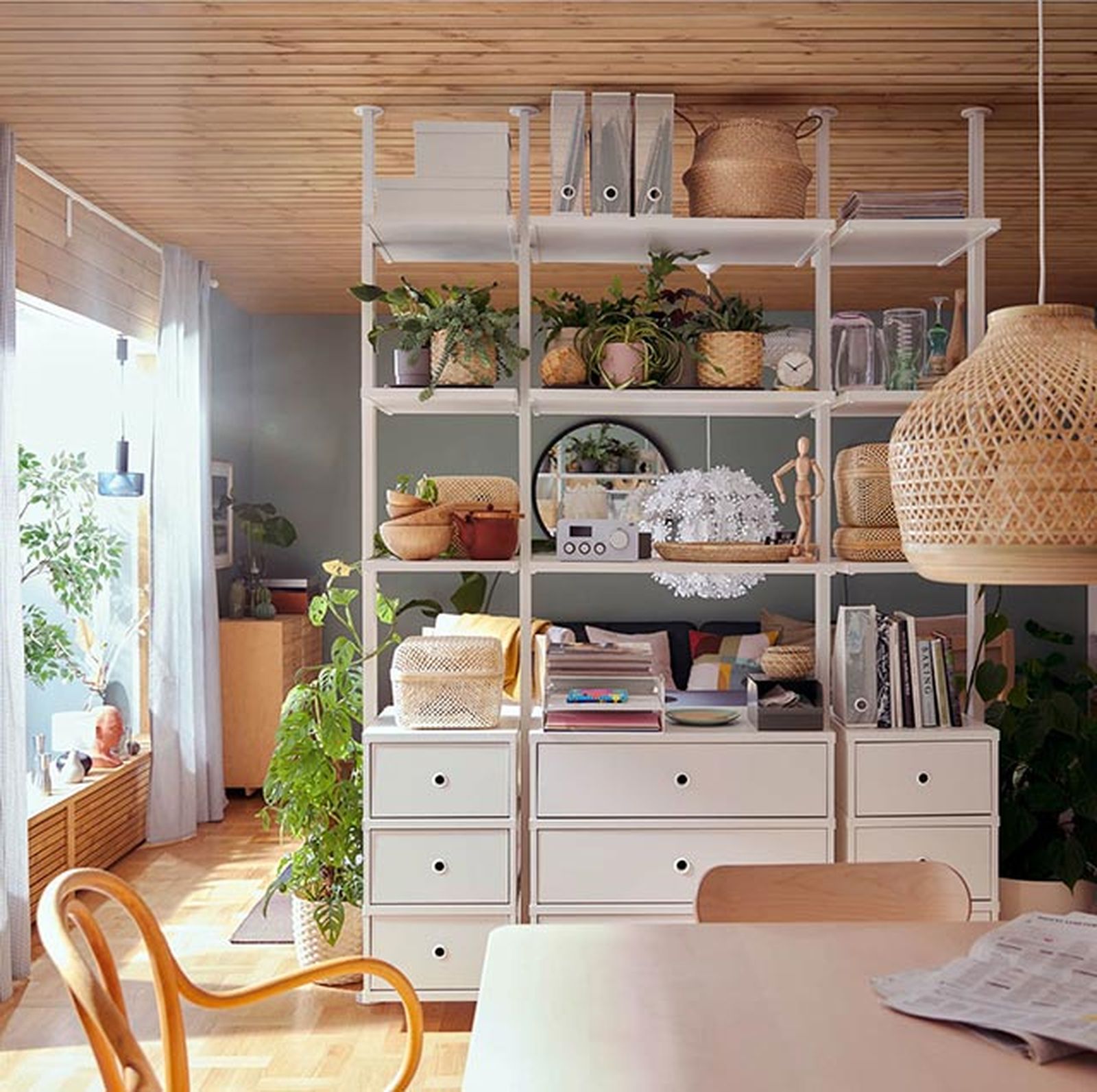 9 Estanterías de salón grandes aliadas para mantener el orden  9