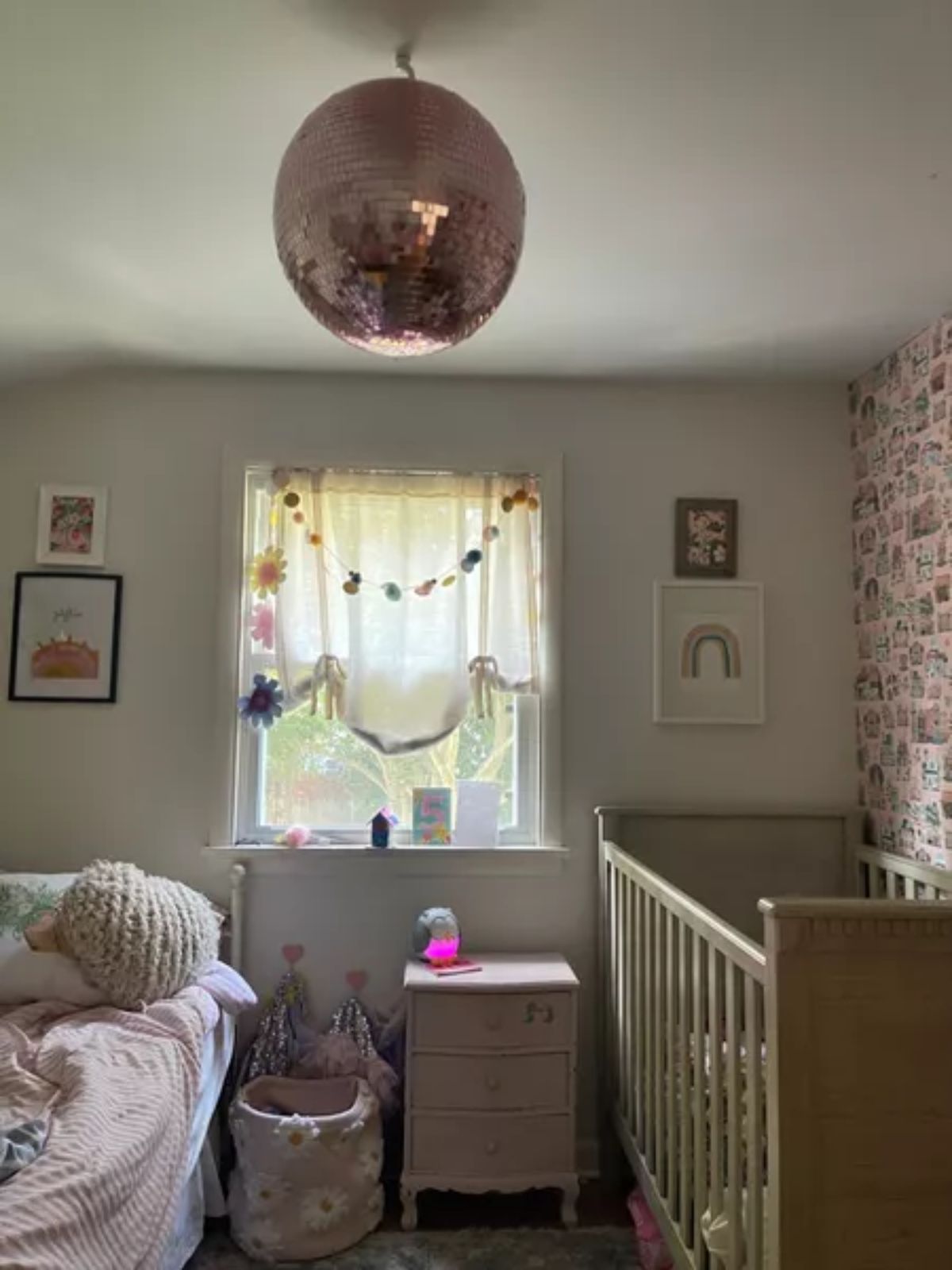 El movimiento de las luces ayuda a los niños a dormirse