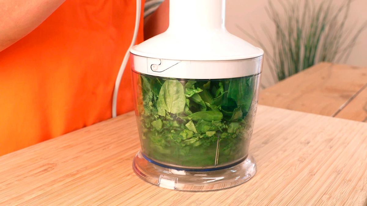 Recetas de gofres salados de espinaca y queso feta  paso 2