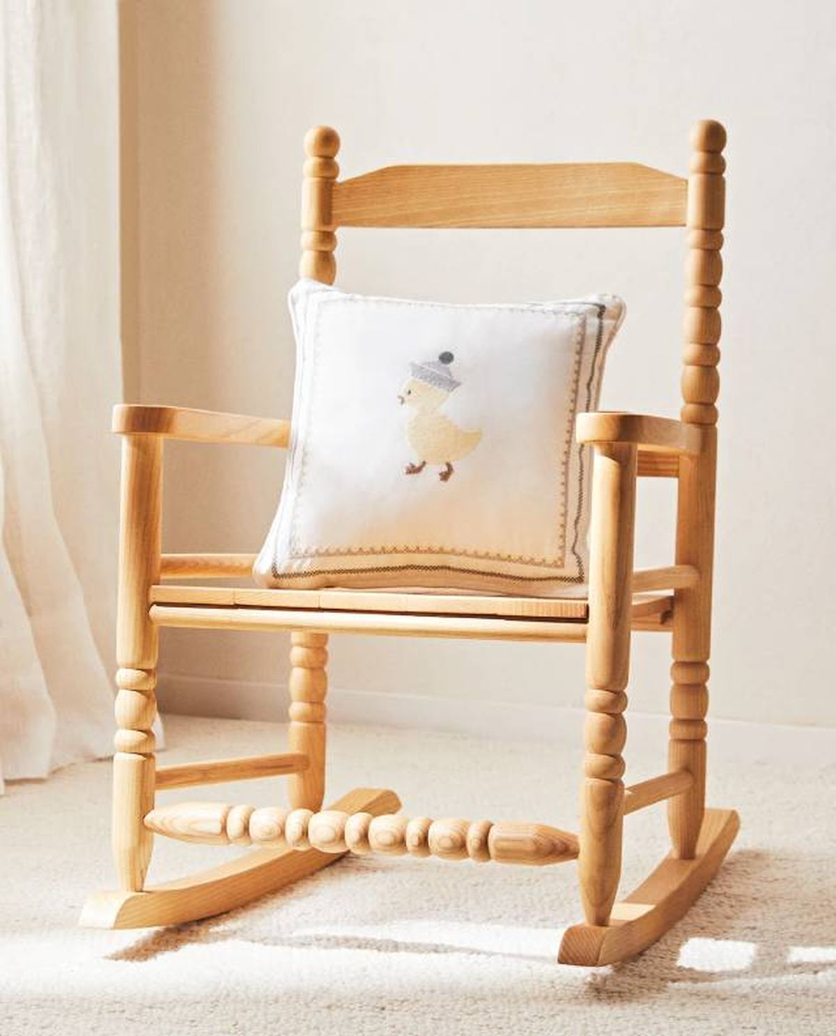 mecedora mini madera zara home