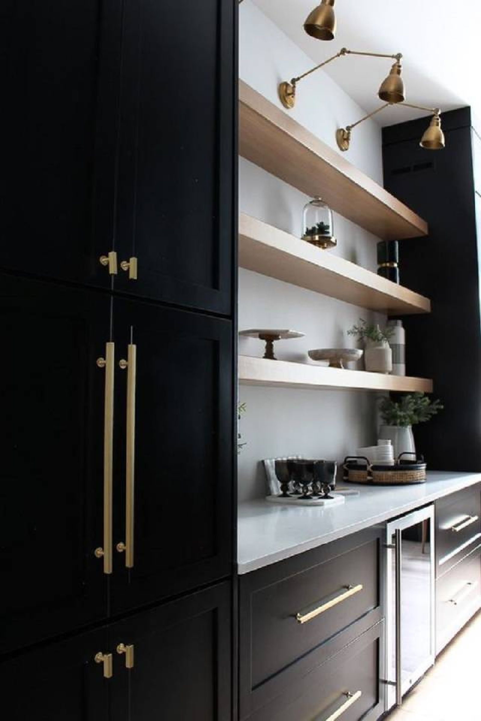 Cocina negra combinada con madera calidez, elegancia y modernidad 5