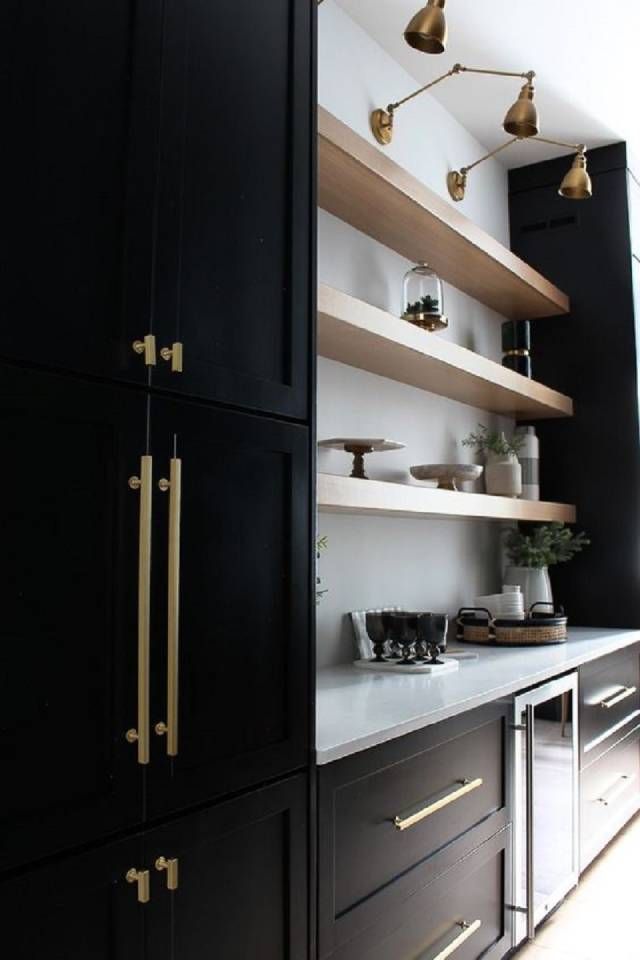 Cocina negra combinada con madera calidez, elegancia y modernidad 5