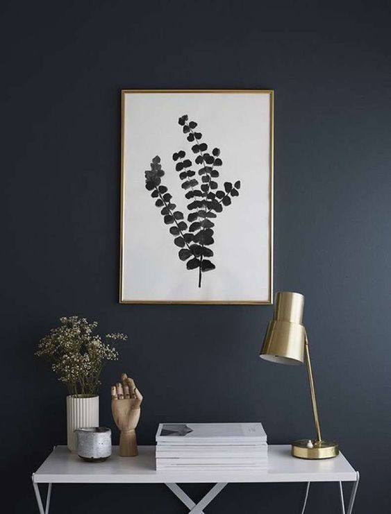 pared gris marengo con amarillo
