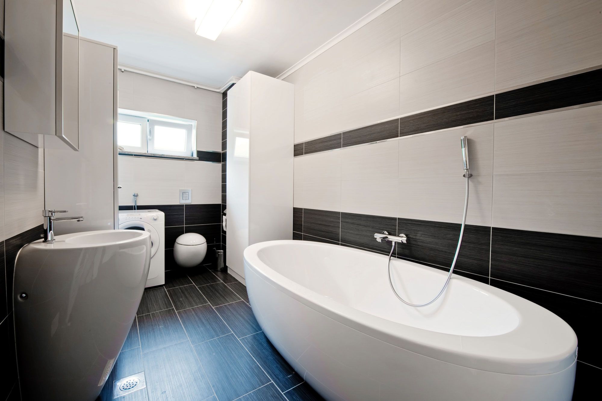 Ideas para decorar el baño en color negro 7