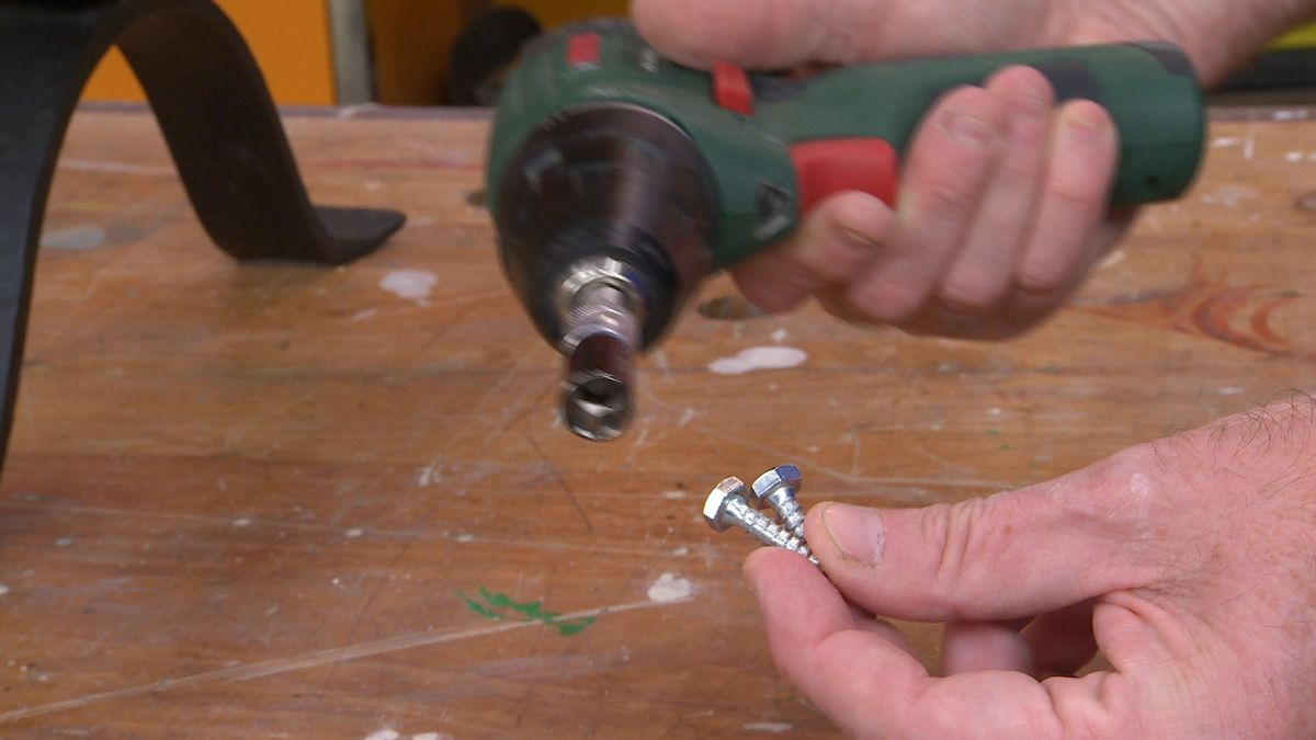 Mesa con revestimiento porcelánico paso 13