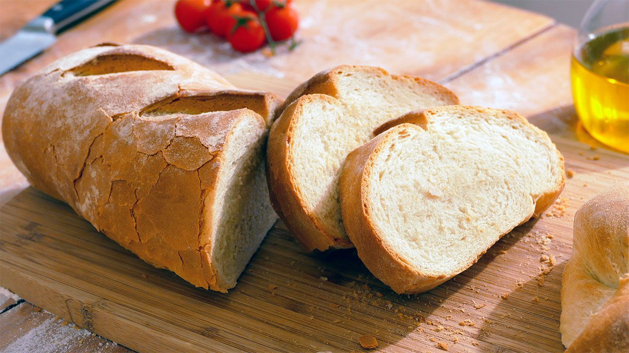Pan casero recién horneado, ideal para acompañar cualquier comida