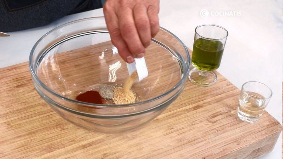 Hacemos el adobo para el pollo a la parrilla