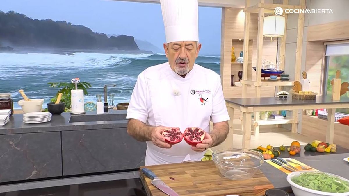 Karlos Arguiñano nos enseña un sencillo truco para vaciar la granada sin mancharnos las manos