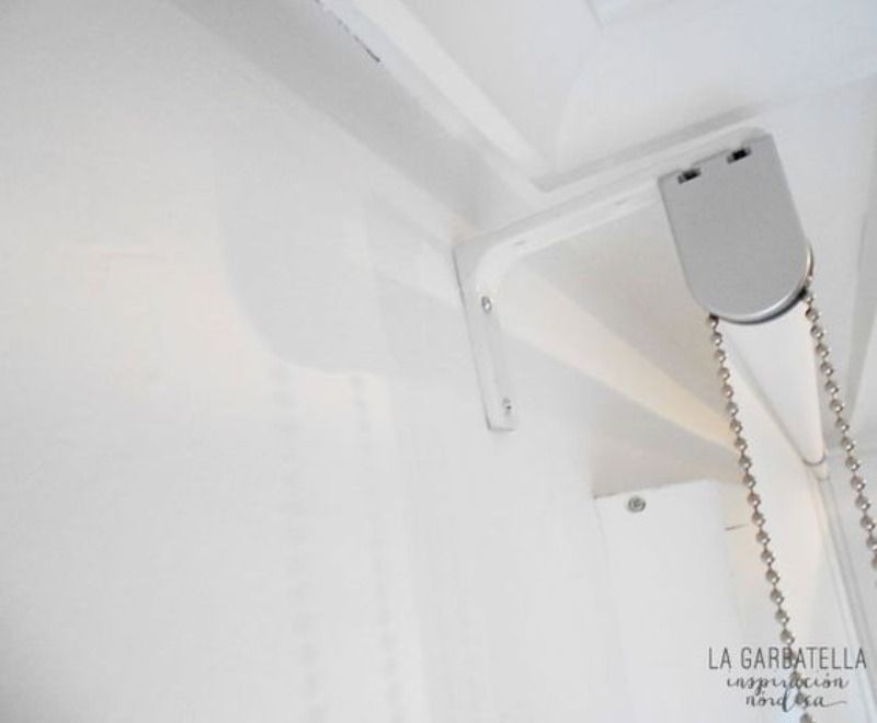 Instalación de estor con prolongadores de pared