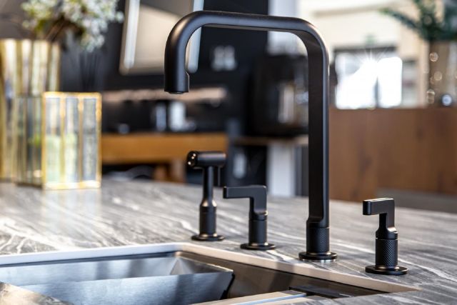 Grifería negra nueva tendencia para renovar la cocina 3