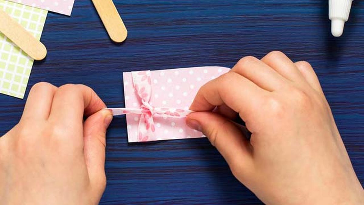 manualidades primaverales polos paso 3