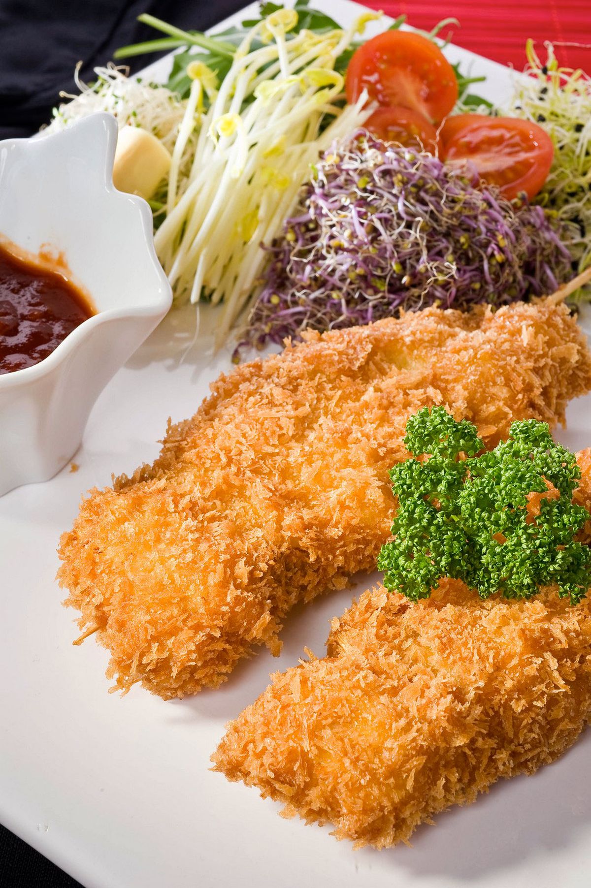 Kushi katsu de cerdo en salsa tonkatsu