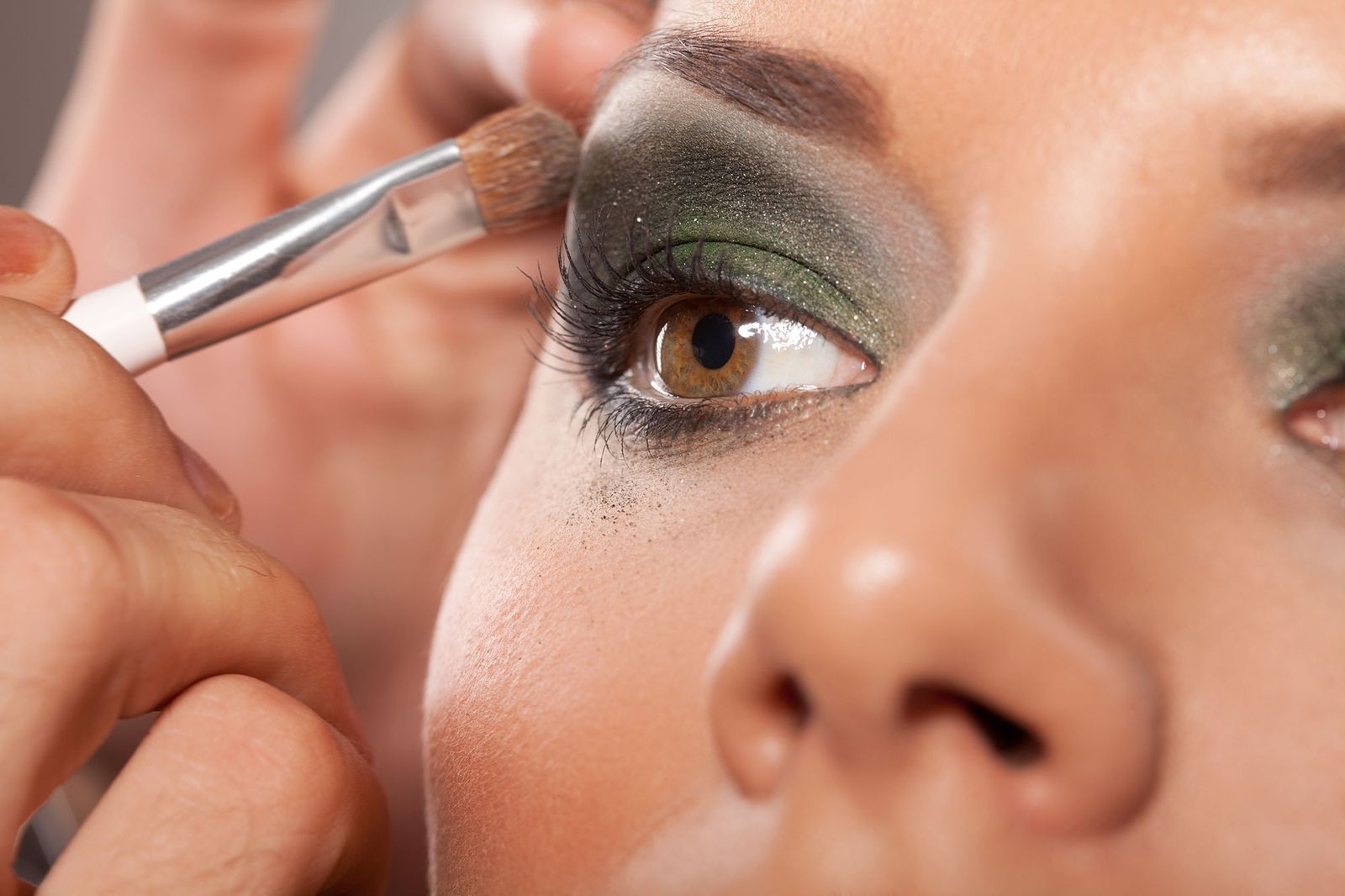 belleza maquillaje ojos ahumados verde3
