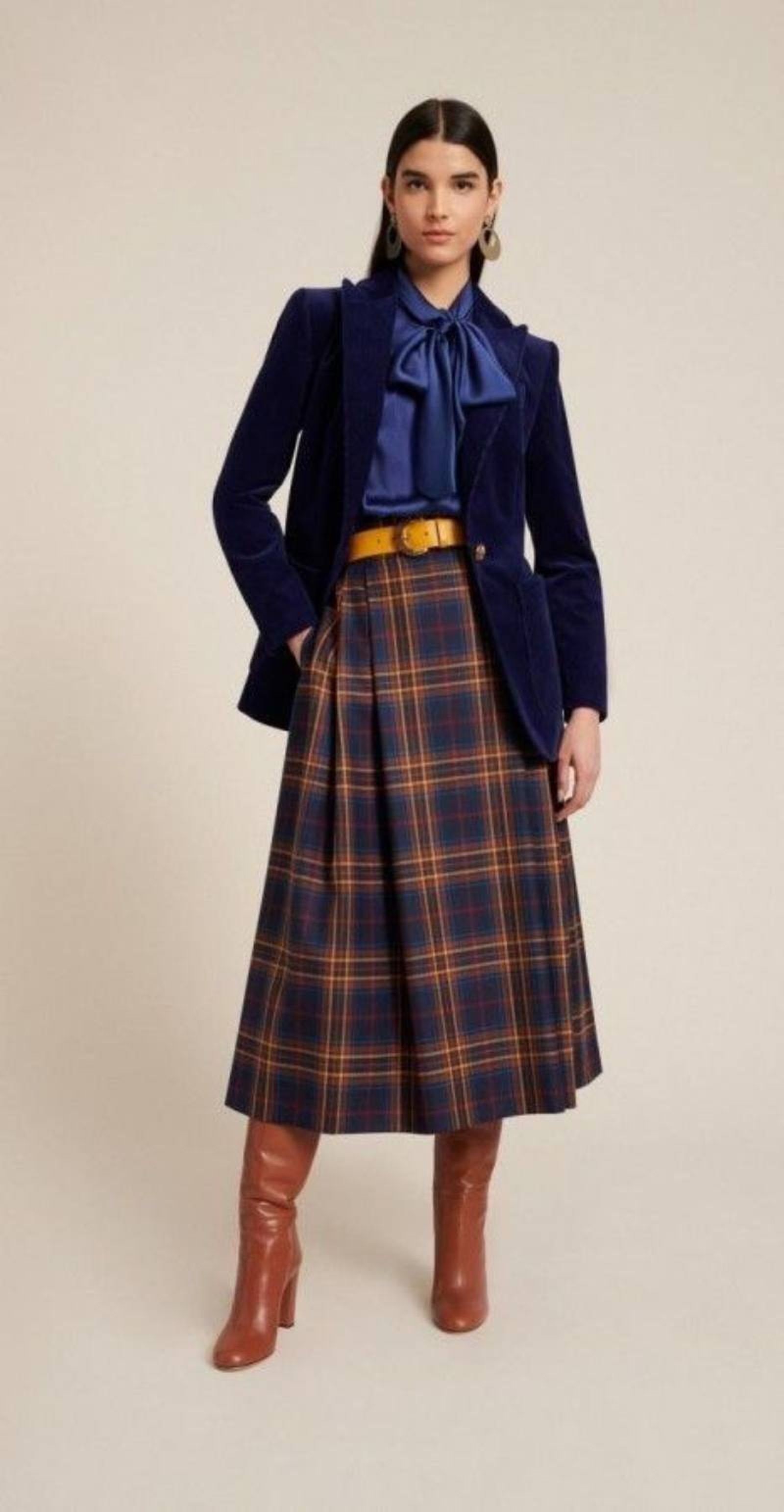 Falda escocesa para un look de oficina