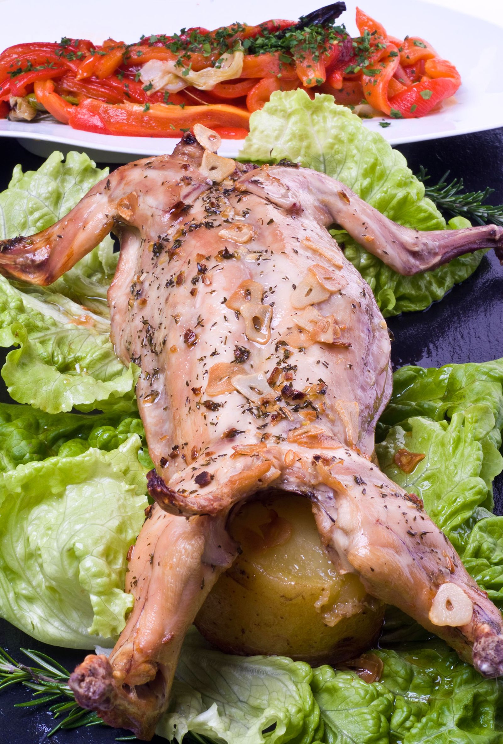 Conejo asado al romero