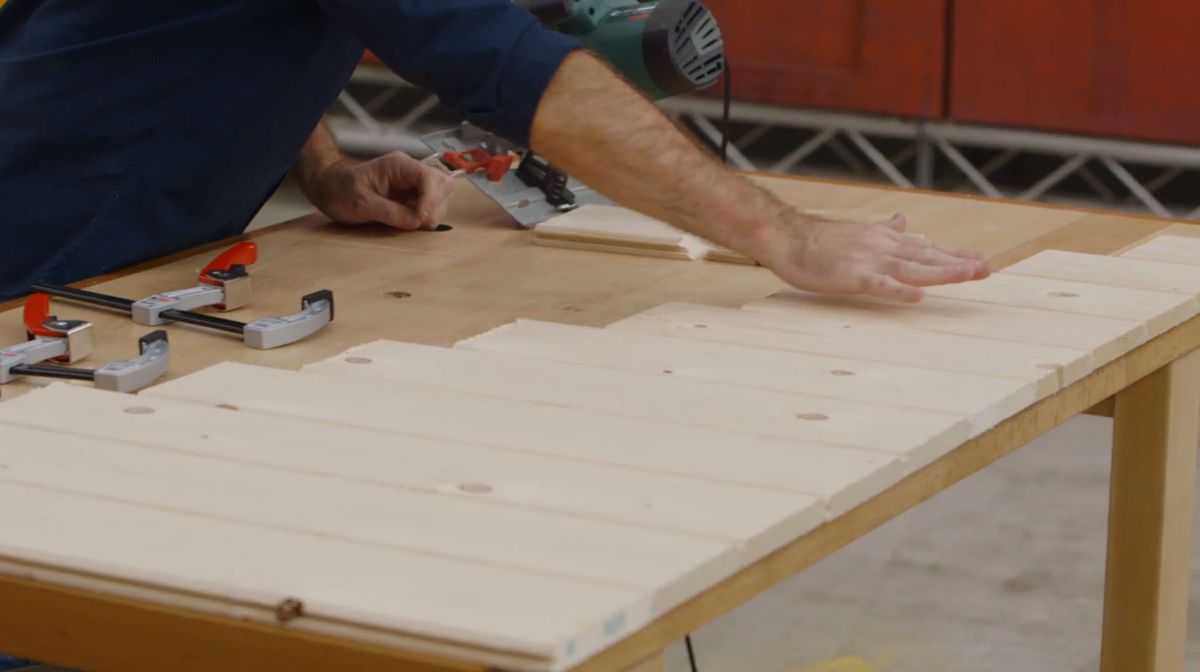 Cómo hacer un árbol esquinero de Navidad paso 3