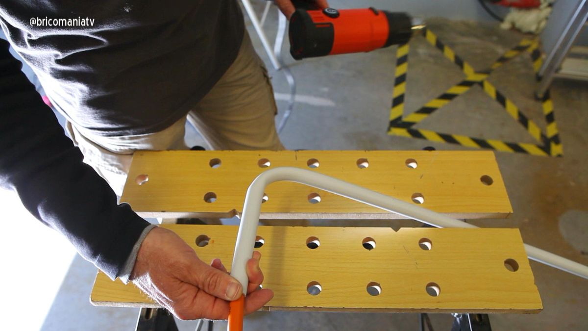 Cómo doblar tubos de plástico paso 4