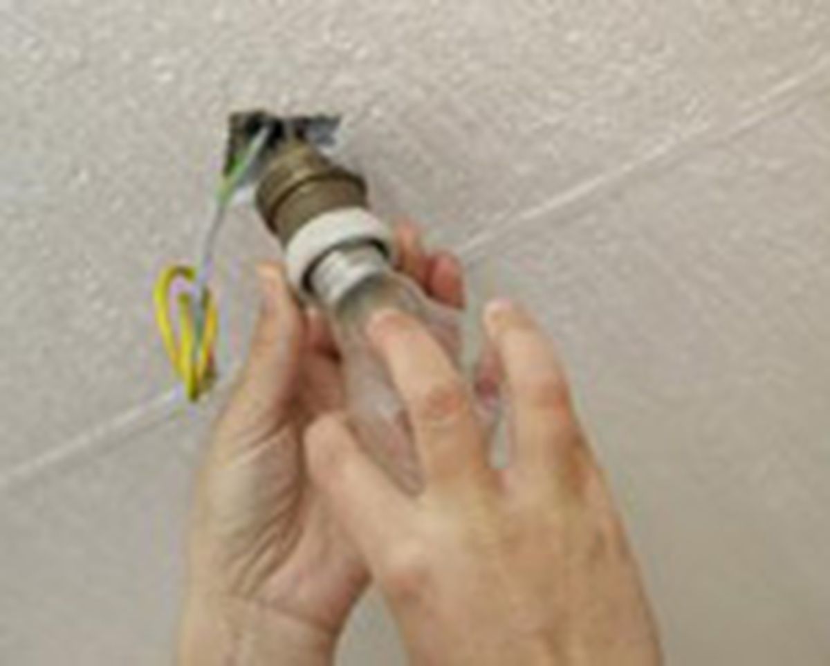 brico 0511 colocar plafon techo bano paso 1