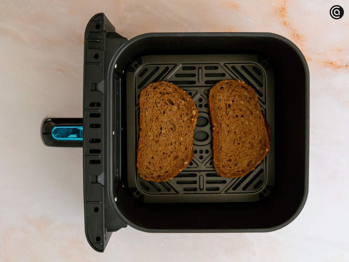 Tuesta el pan en la freidora de aire