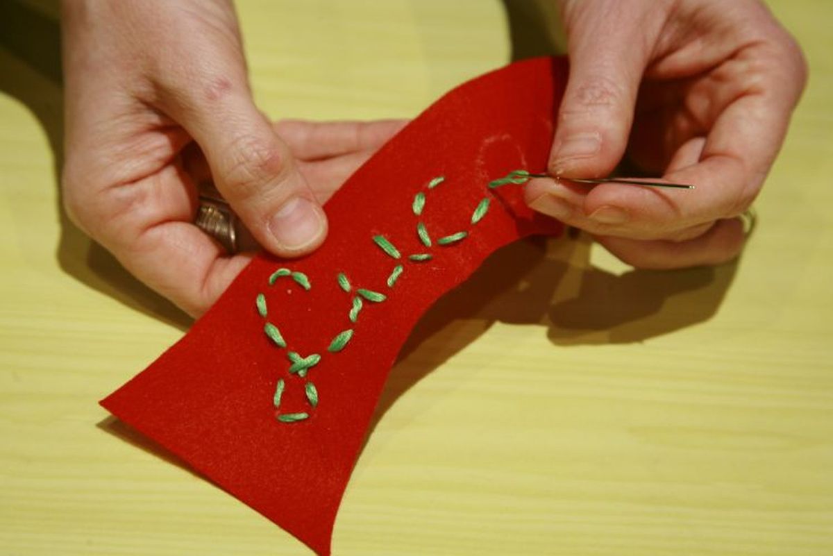 Calcetín de Navidad de fieltro paso 6