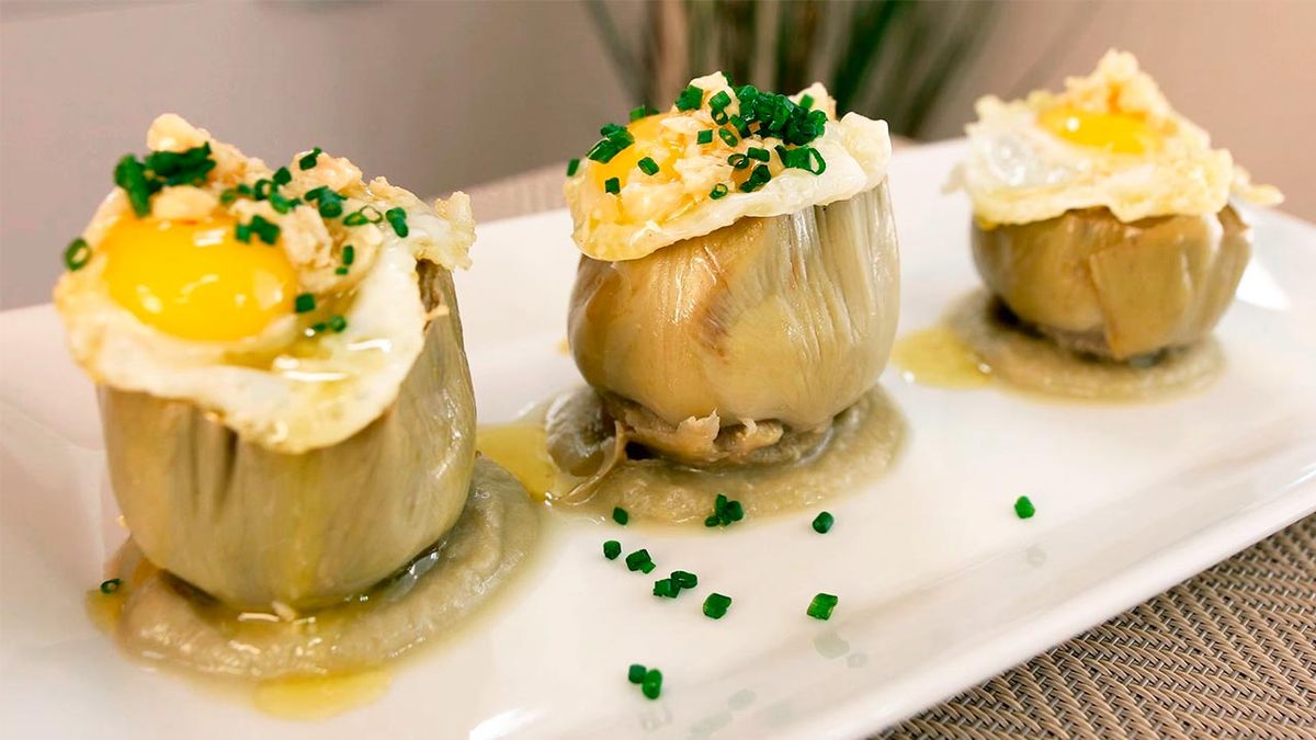 Cómo limpiar alcachofas   Receta de alcachofas con huevos de codorniz