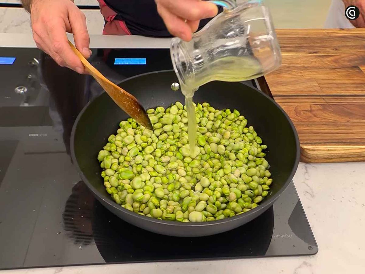 Rehoga las hortalizas con las habitas