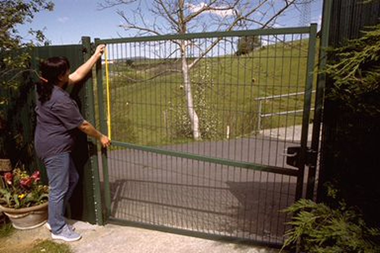 Forrar puerta metálica exterior con cañizo de plástico paso 1