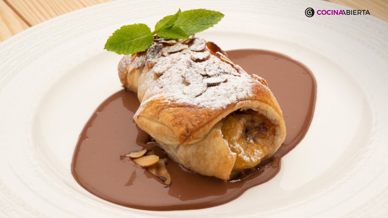 Los canutillos de plátano son un postre muy sencillo, pero vistoso