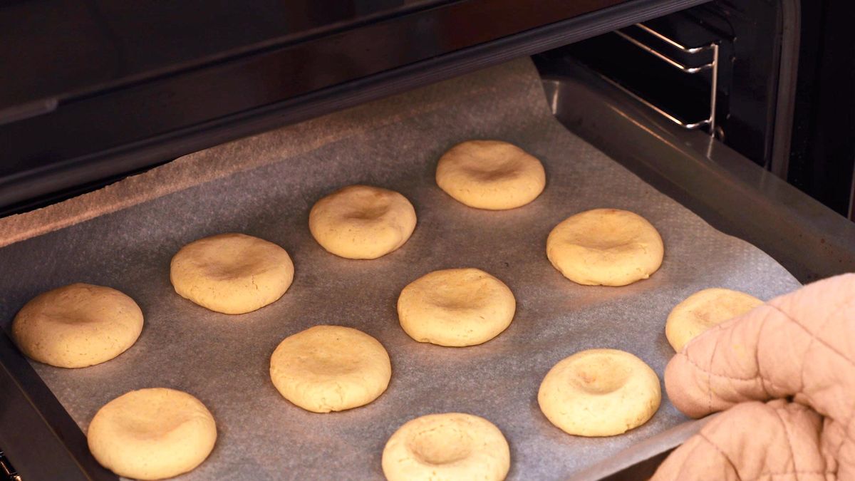 Receta de galletas araña para Halloween  paso 4