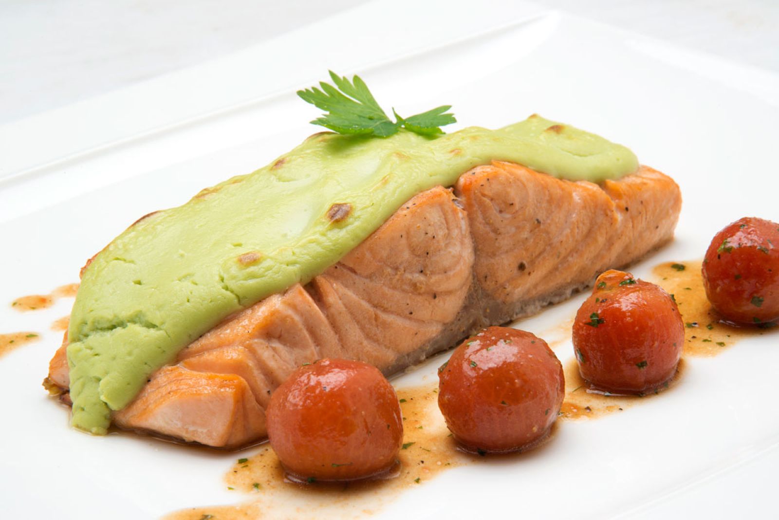 5410 1 Salmón con mojo de aguacate (795) xl