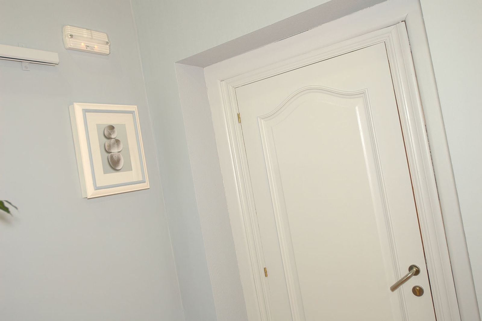 Colocar tapa decorativa para cuadro eléctrico paso 7