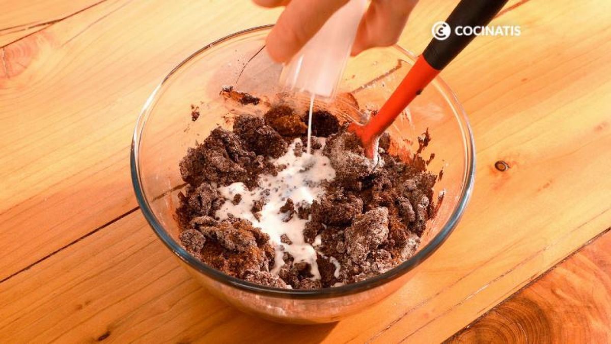 Añade el resto de ingredientes y mezcla