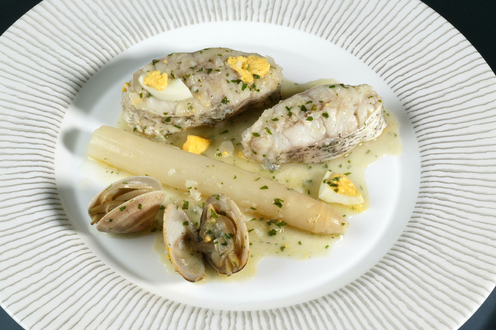 Locha en salsa verde