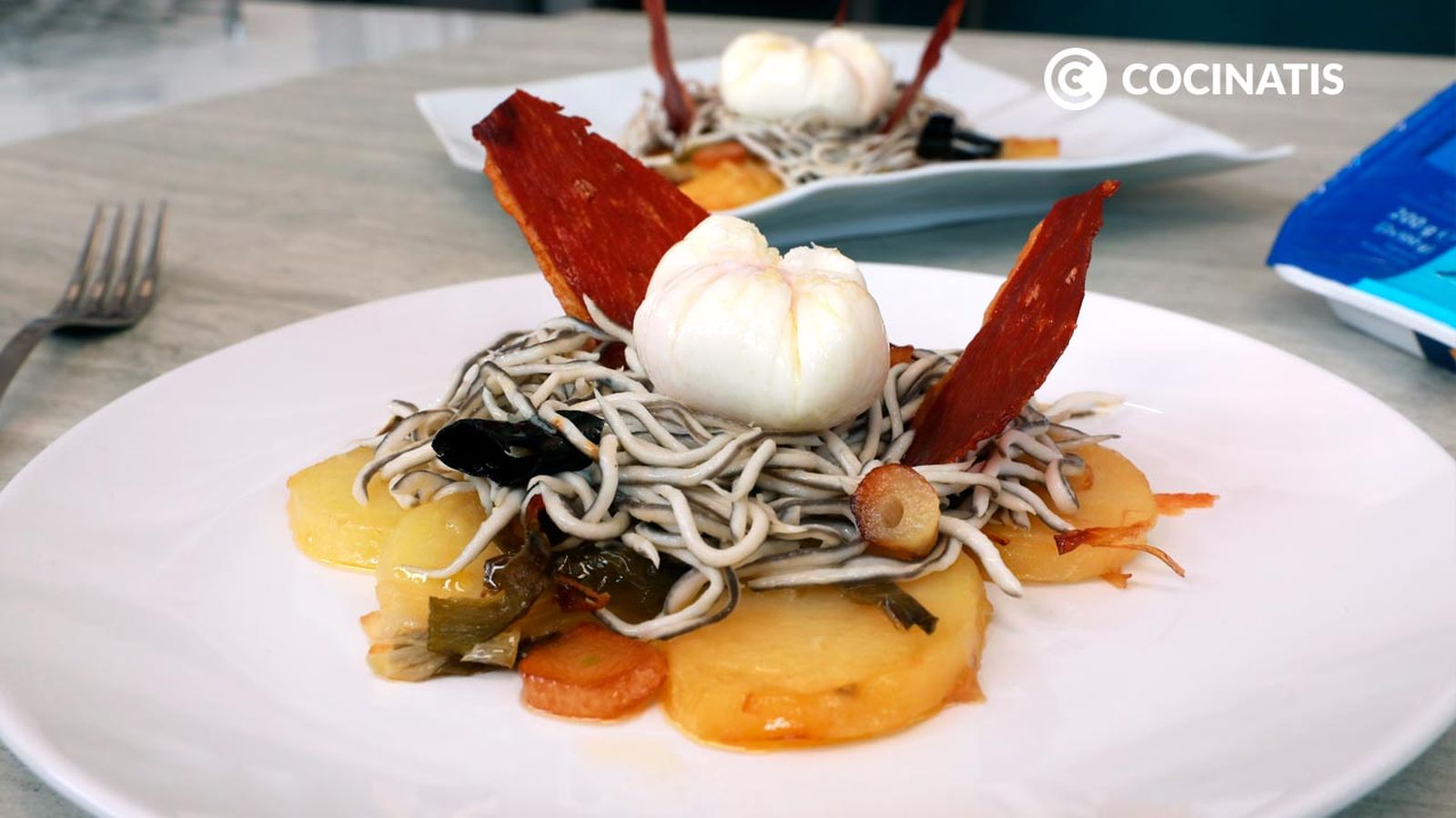 Receta de salteado de gulas y huevo flor