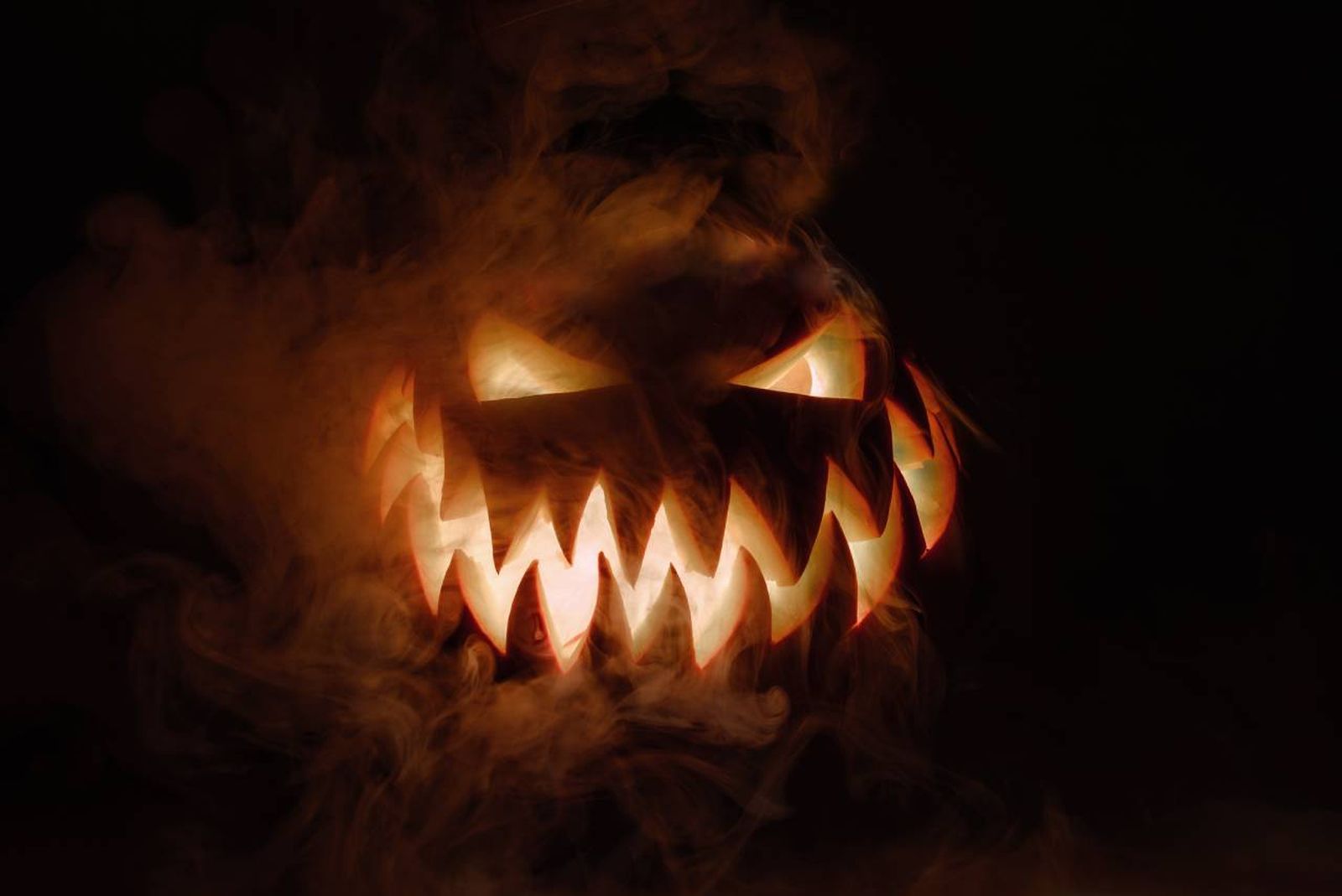 Jack O'Lantern es el nombre con el que se le conoce a esta linterna tallada.