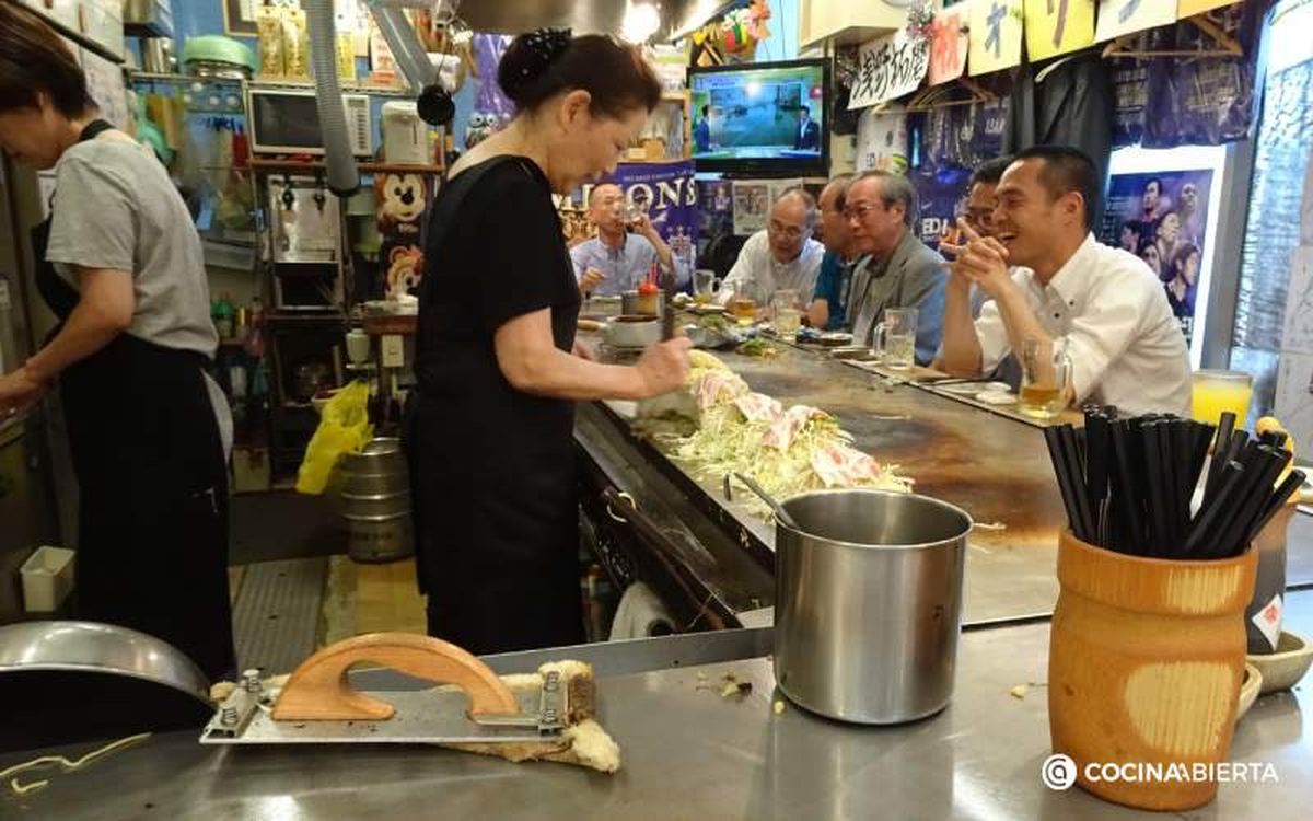 En Hiroshima hay un edificio de tres plantas con restaurantes que solo dan okonomiyakis