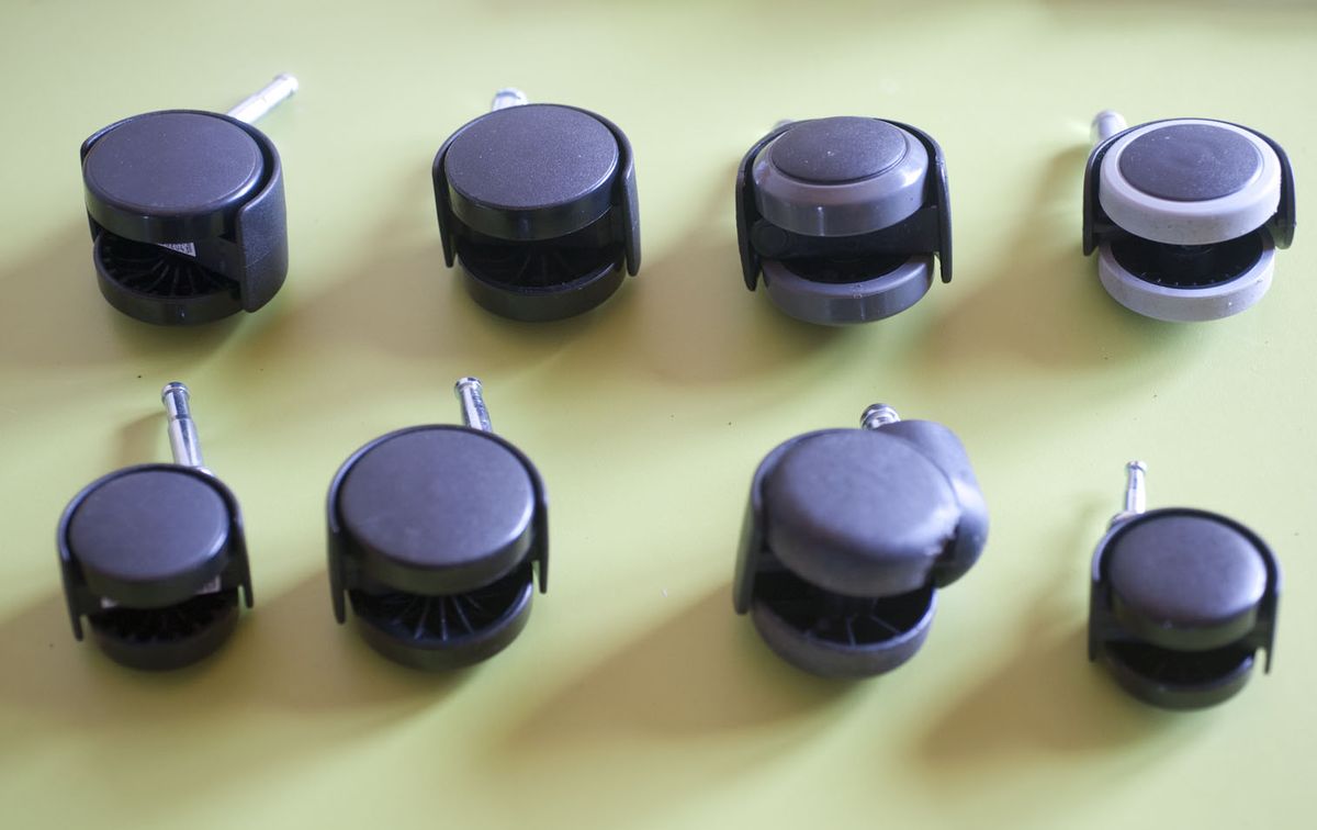 Bricomania 702 Cambiar ruedas de silla p1