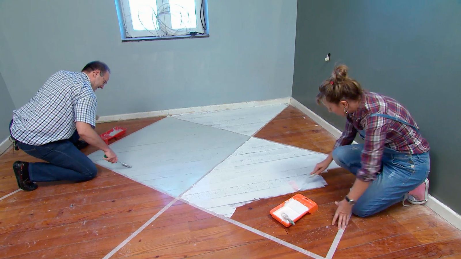 DEKO673 pintar suelo madera diseno rombos paso3