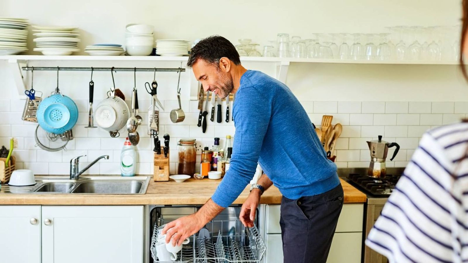El lavavajillas casero un buen sustituto del detergente convencional en lavavajillas automáticos.