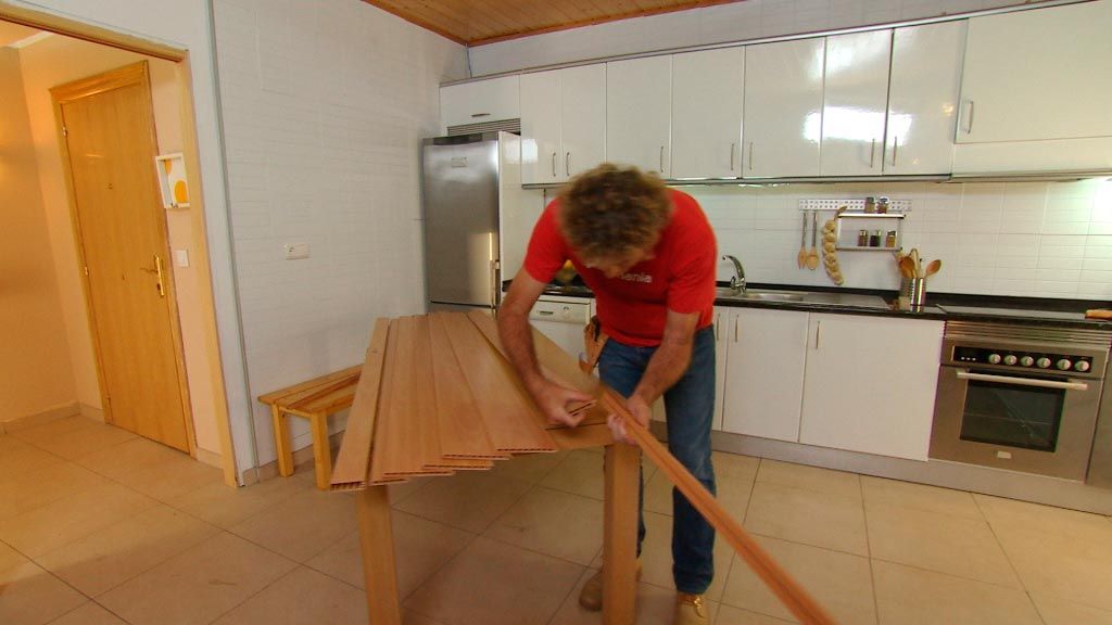 Cómo instalar una puerta plegable paso 3