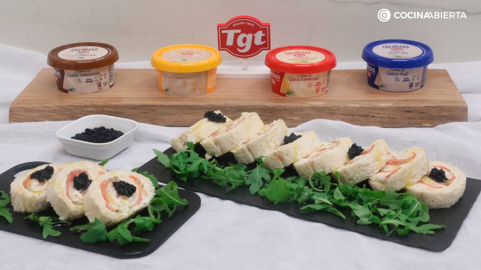 Rollitos de salmón y queso, el aperitivo fácil con pan de molde