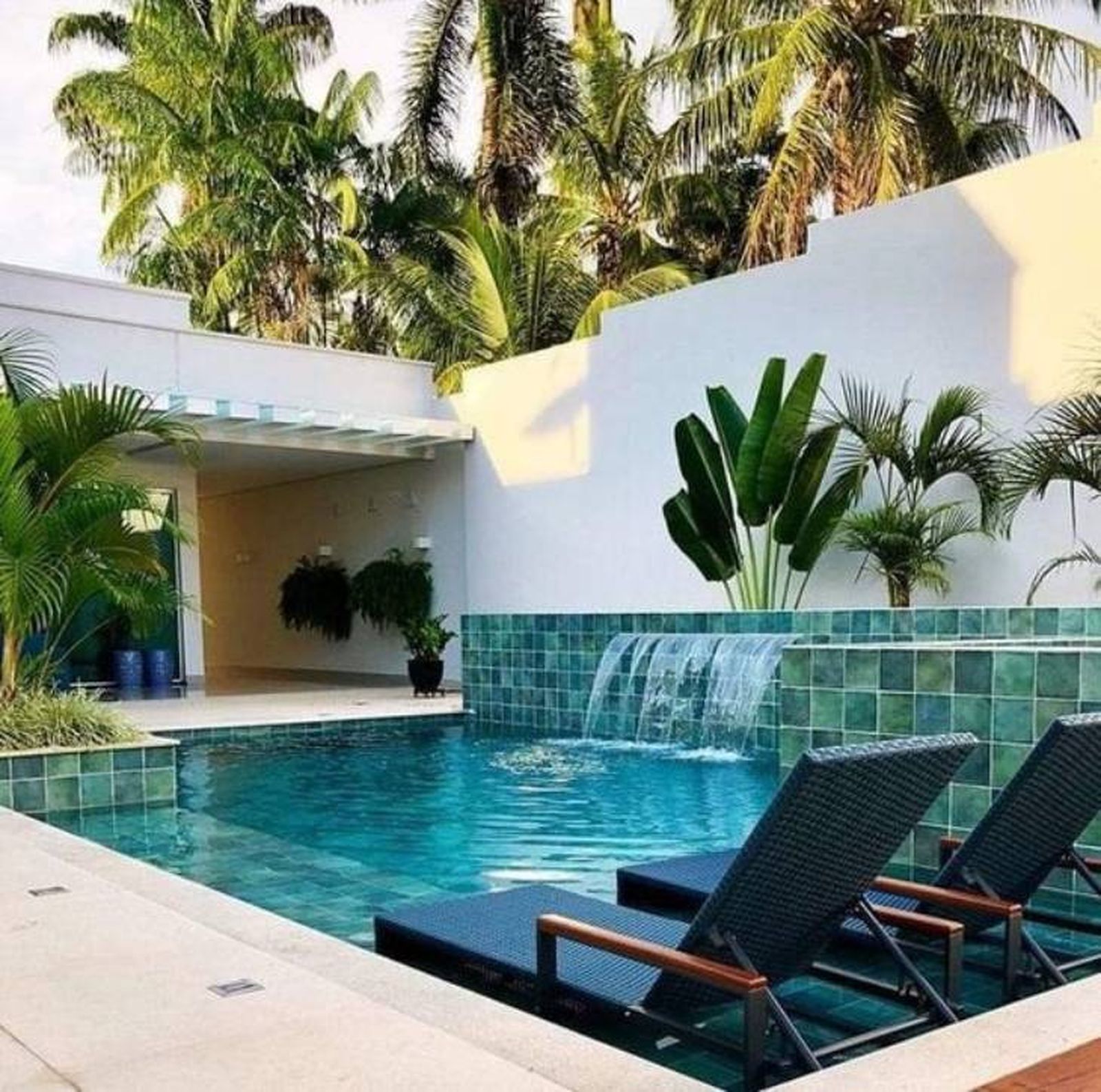 Inspiradoras ideas para piscinas en patios pequeños 410